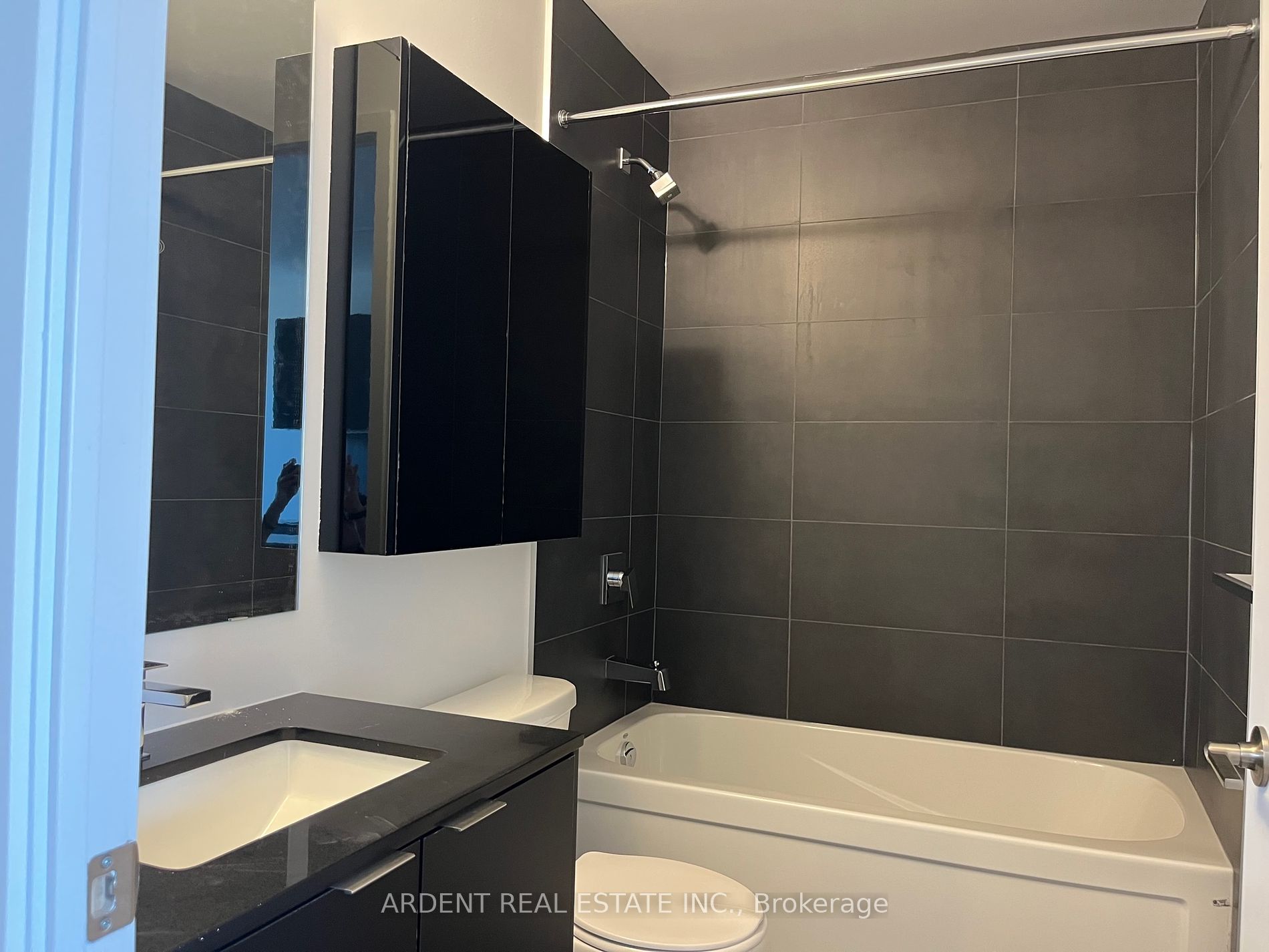 8 Tippett Rd, #601