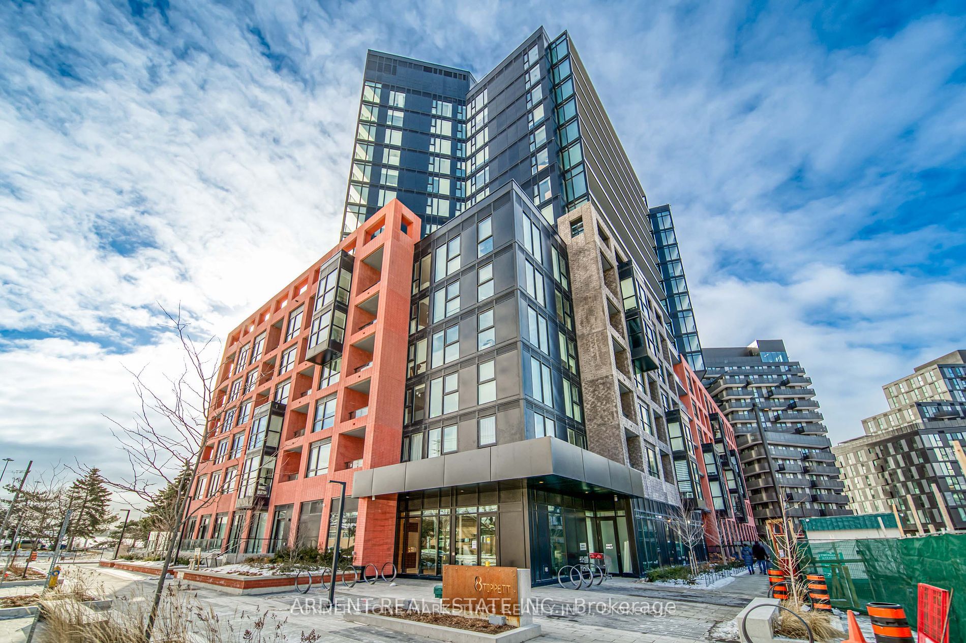 8 Tippett Rd, #601