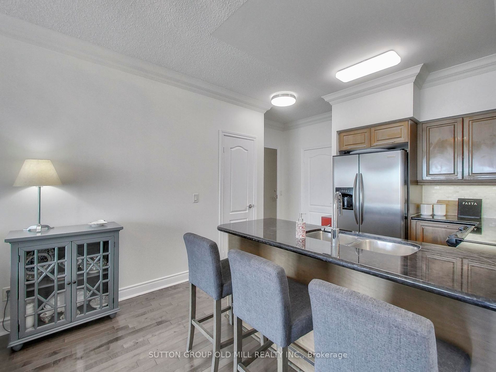 319 Merton Street, #1002