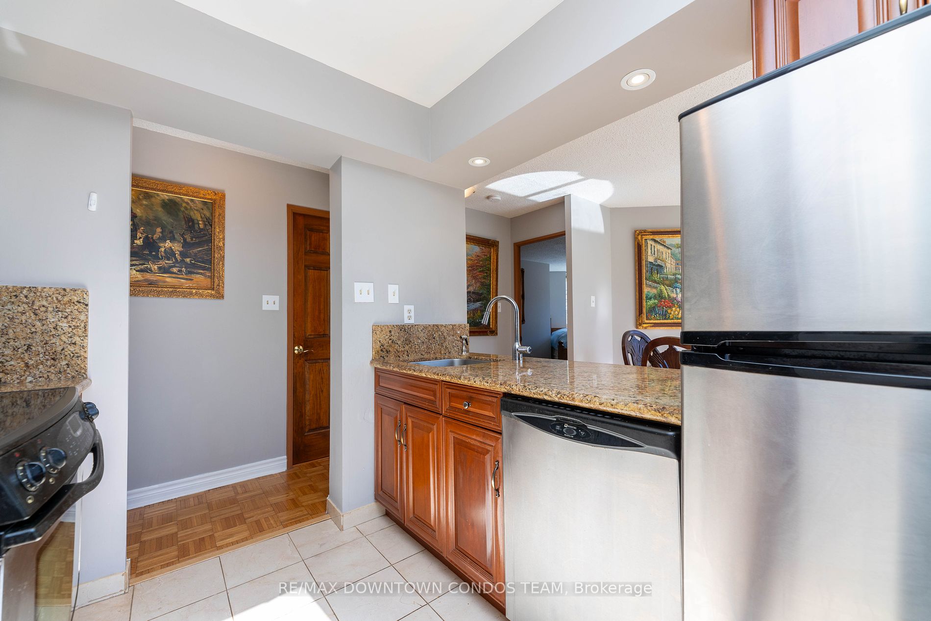 44 St Joseph St, #506