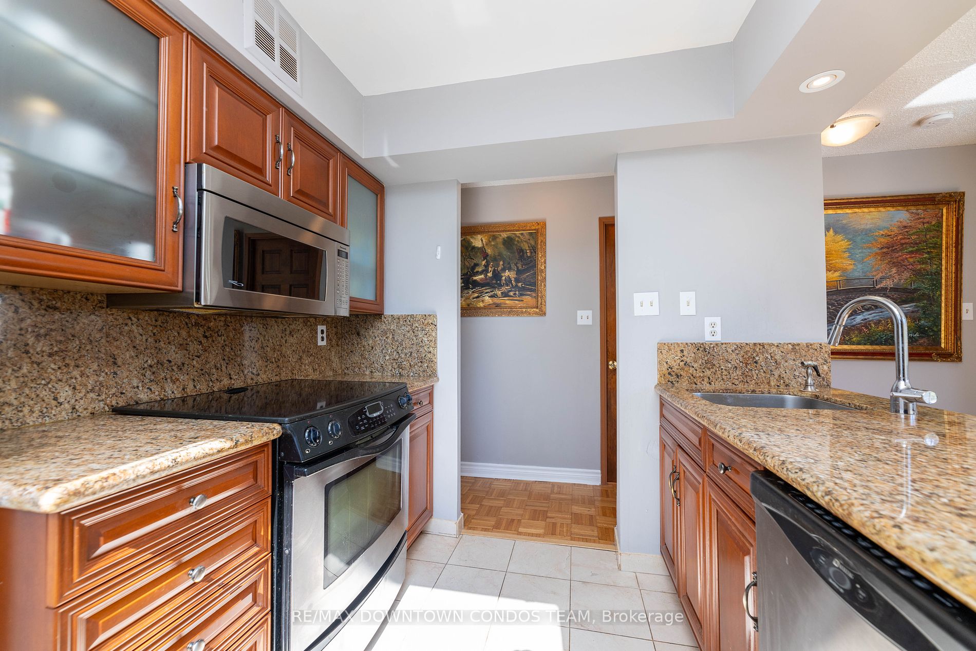 44 St Joseph St, #506