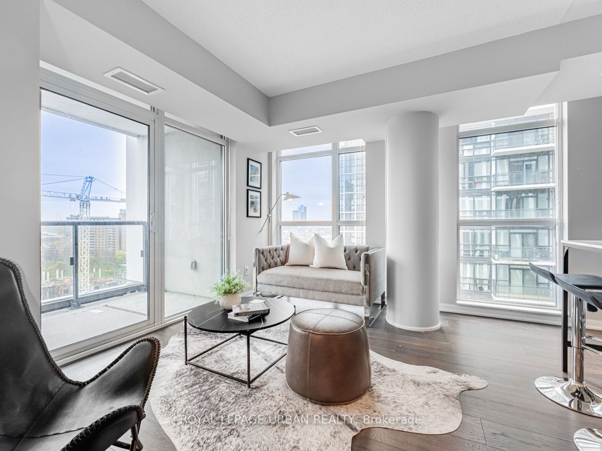 400 Adelaide St E, #1915