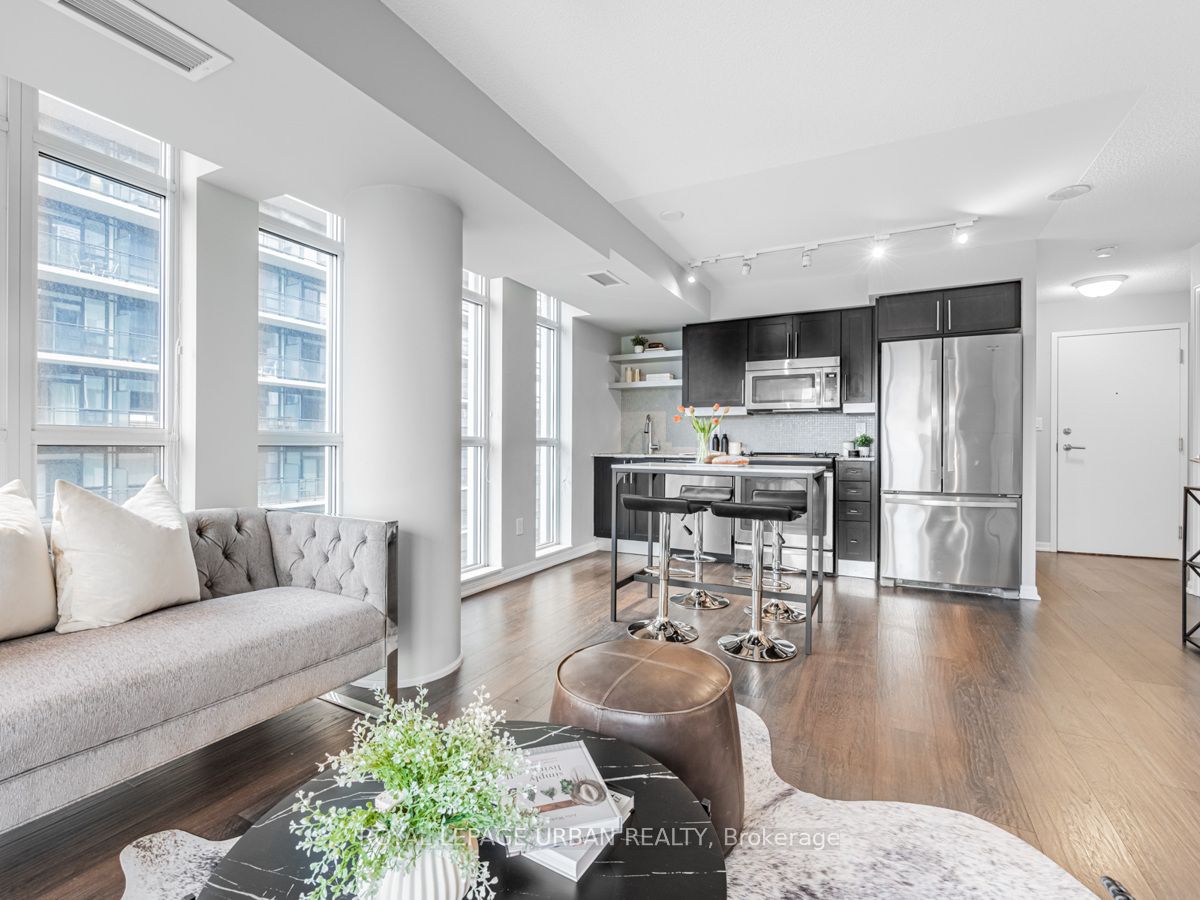 400 Adelaide St E, #1915