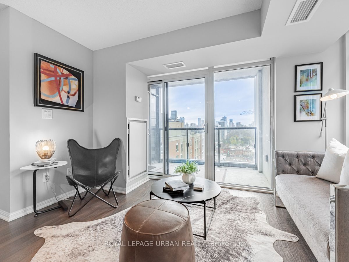 400 Adelaide St E, #1915