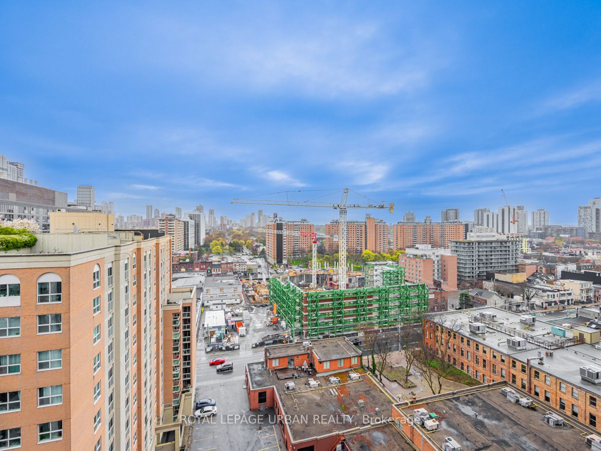 400 Adelaide St E, #1915