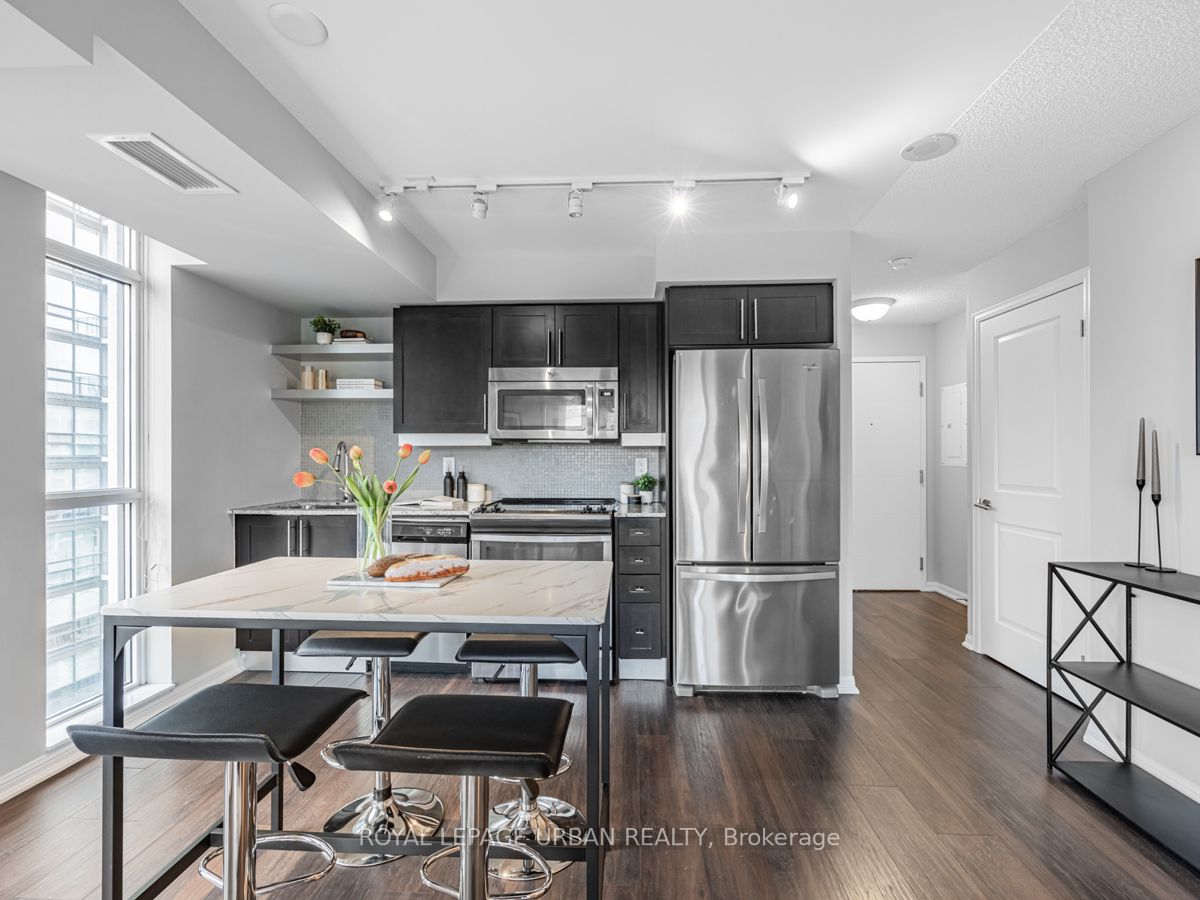 400 Adelaide St E, #1915
