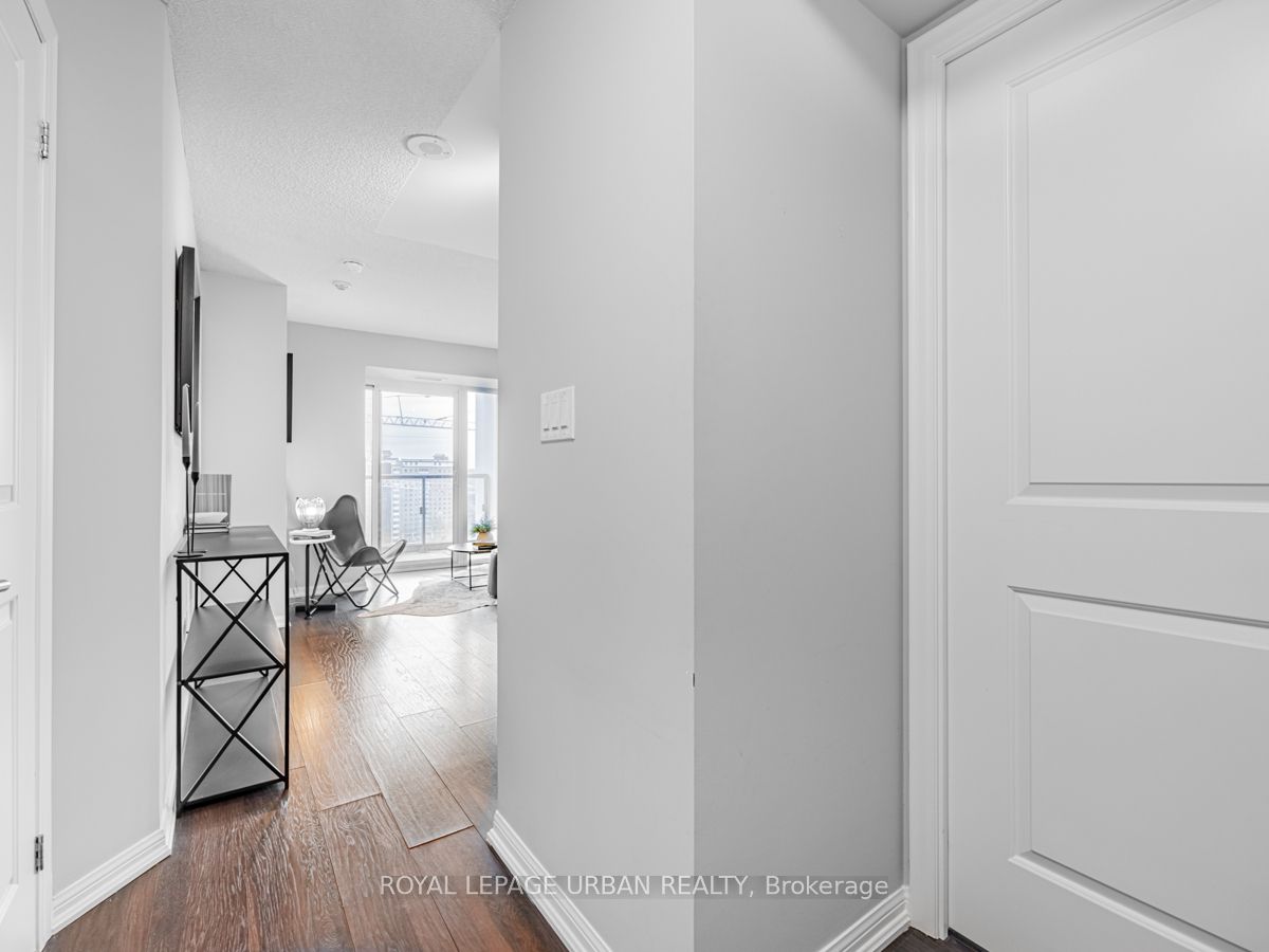 400 Adelaide St E, #1915