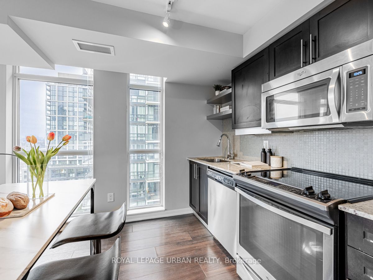 400 Adelaide St E, #1915