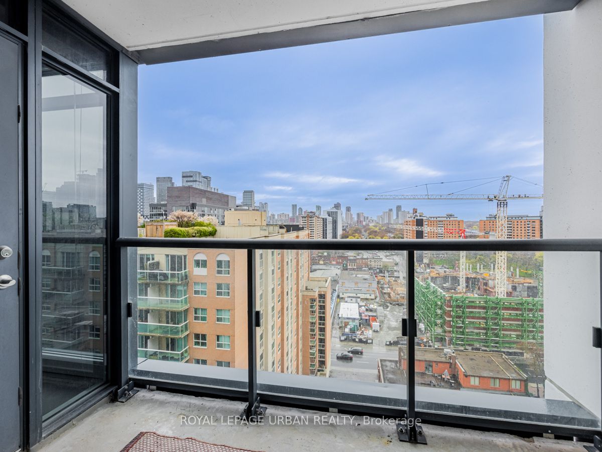 400 Adelaide St E, #1915