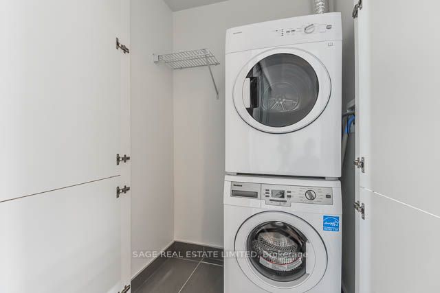 38 Stewart Street #802