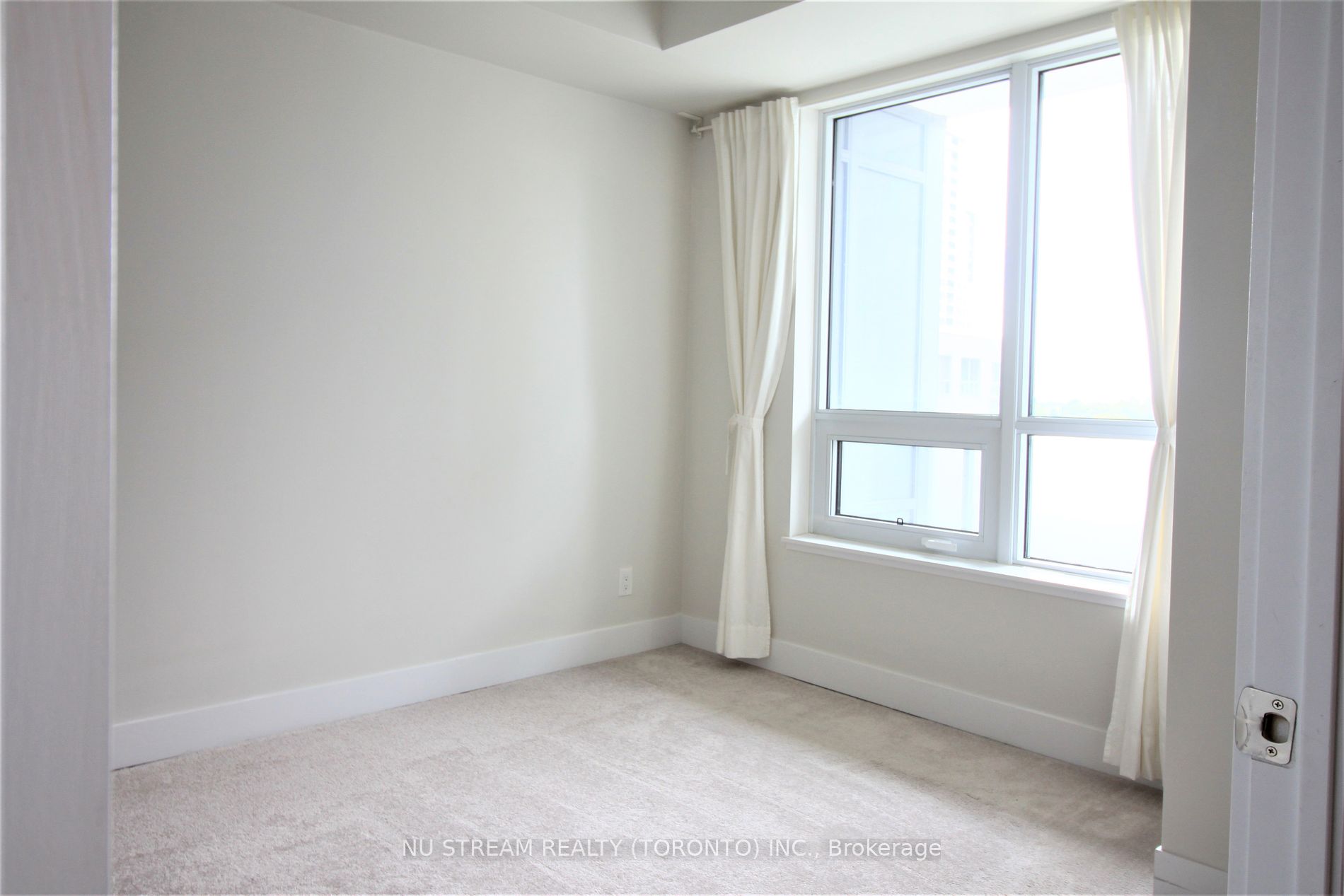 7 Kenaston Gardens, #507