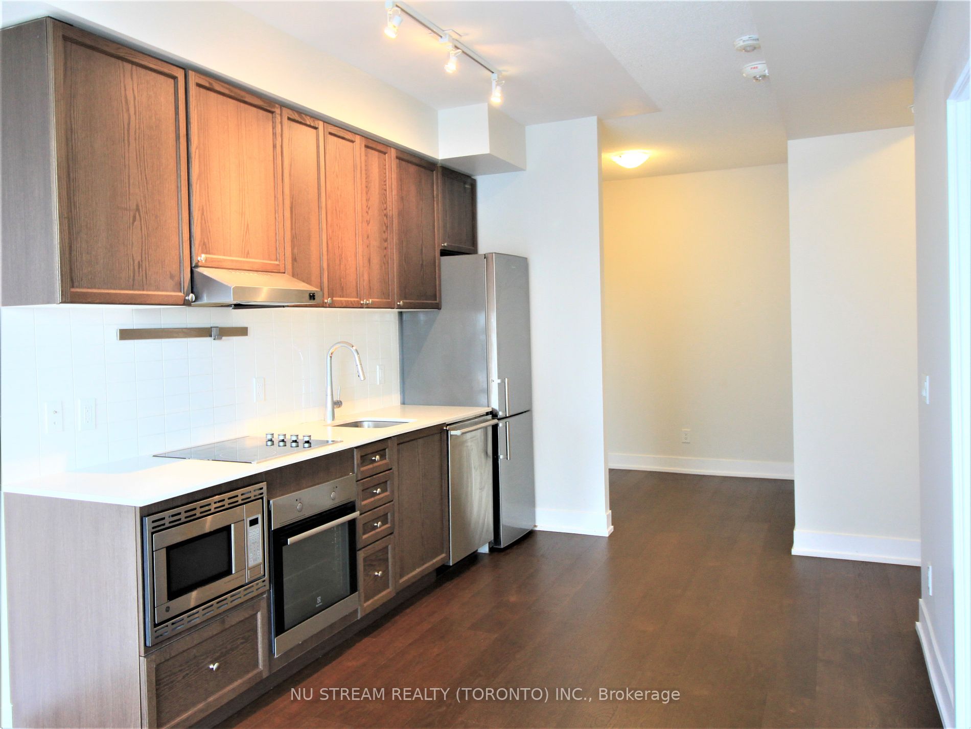 7 Kenaston Gardens, #507
