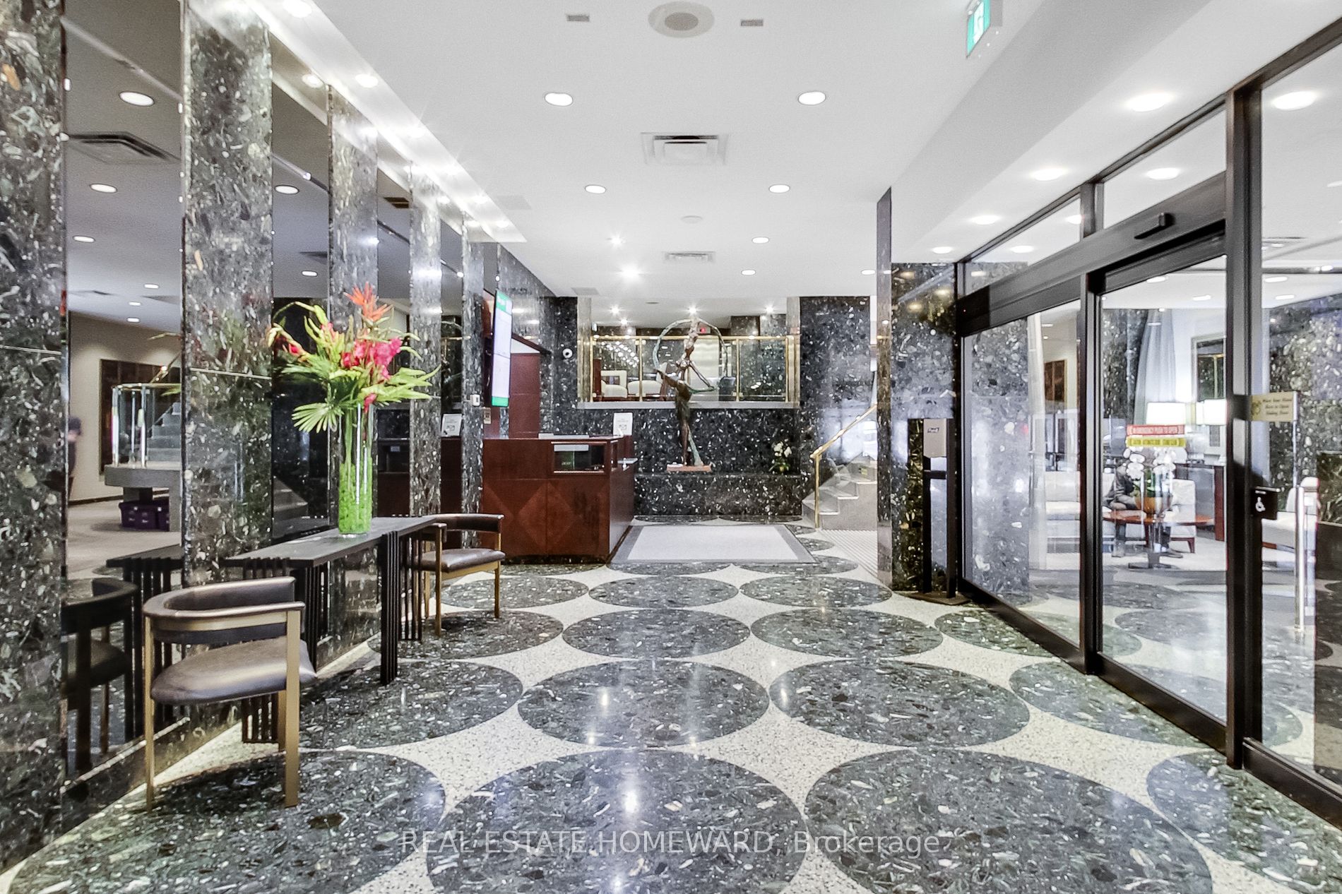 360 Bloor St E, #511