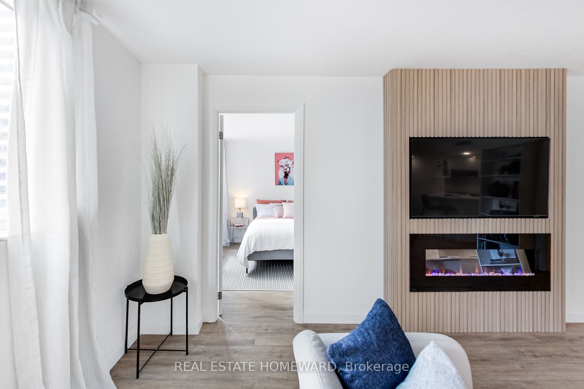 360 Bloor St E, #511