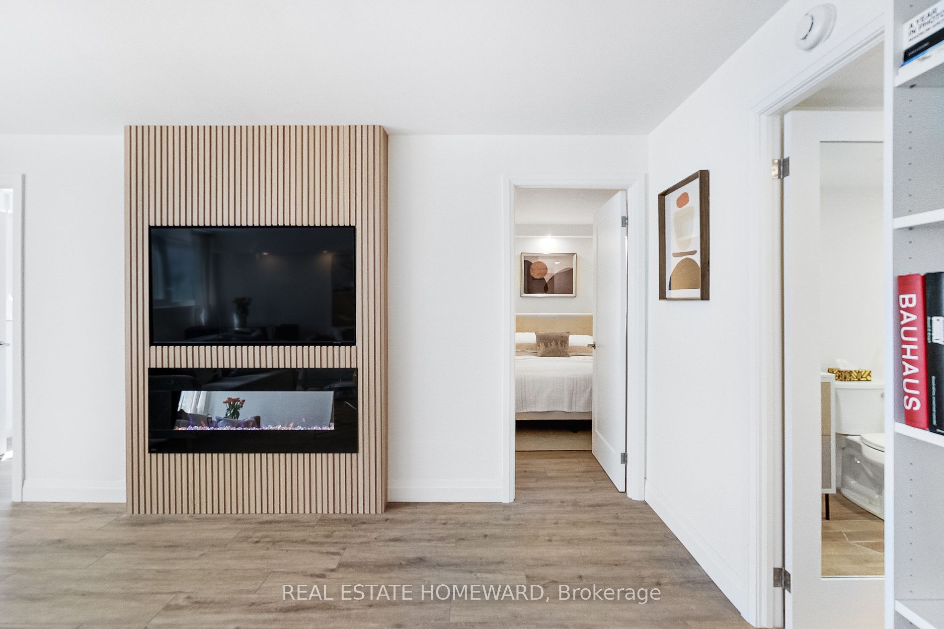 360 Bloor St E, #511