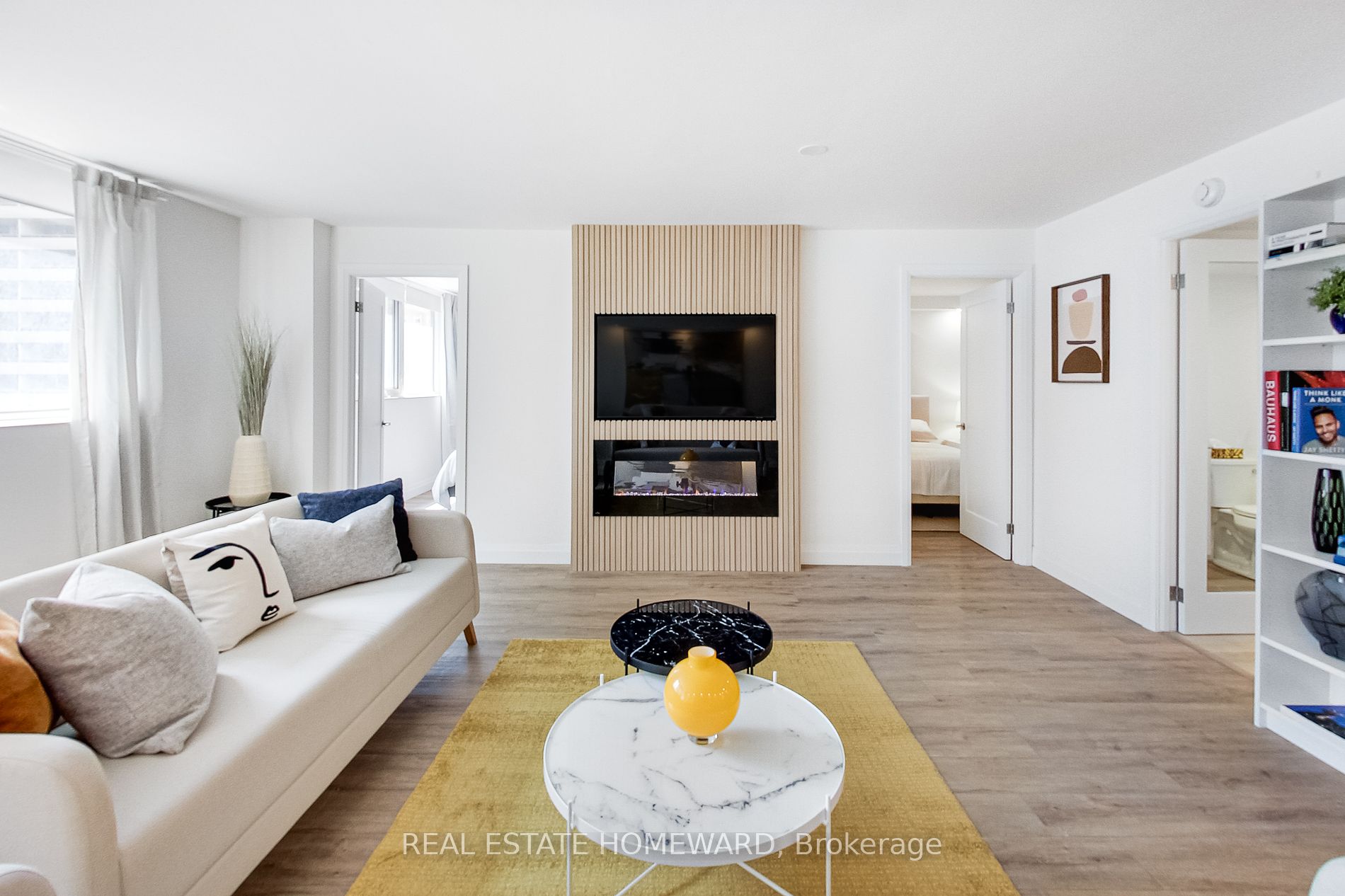 360 Bloor St E, #511