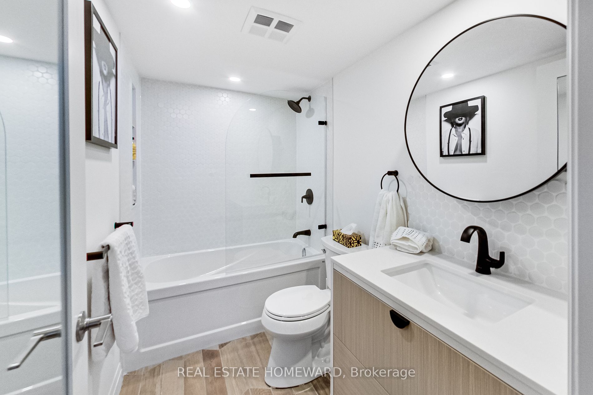 360 Bloor St E, #511