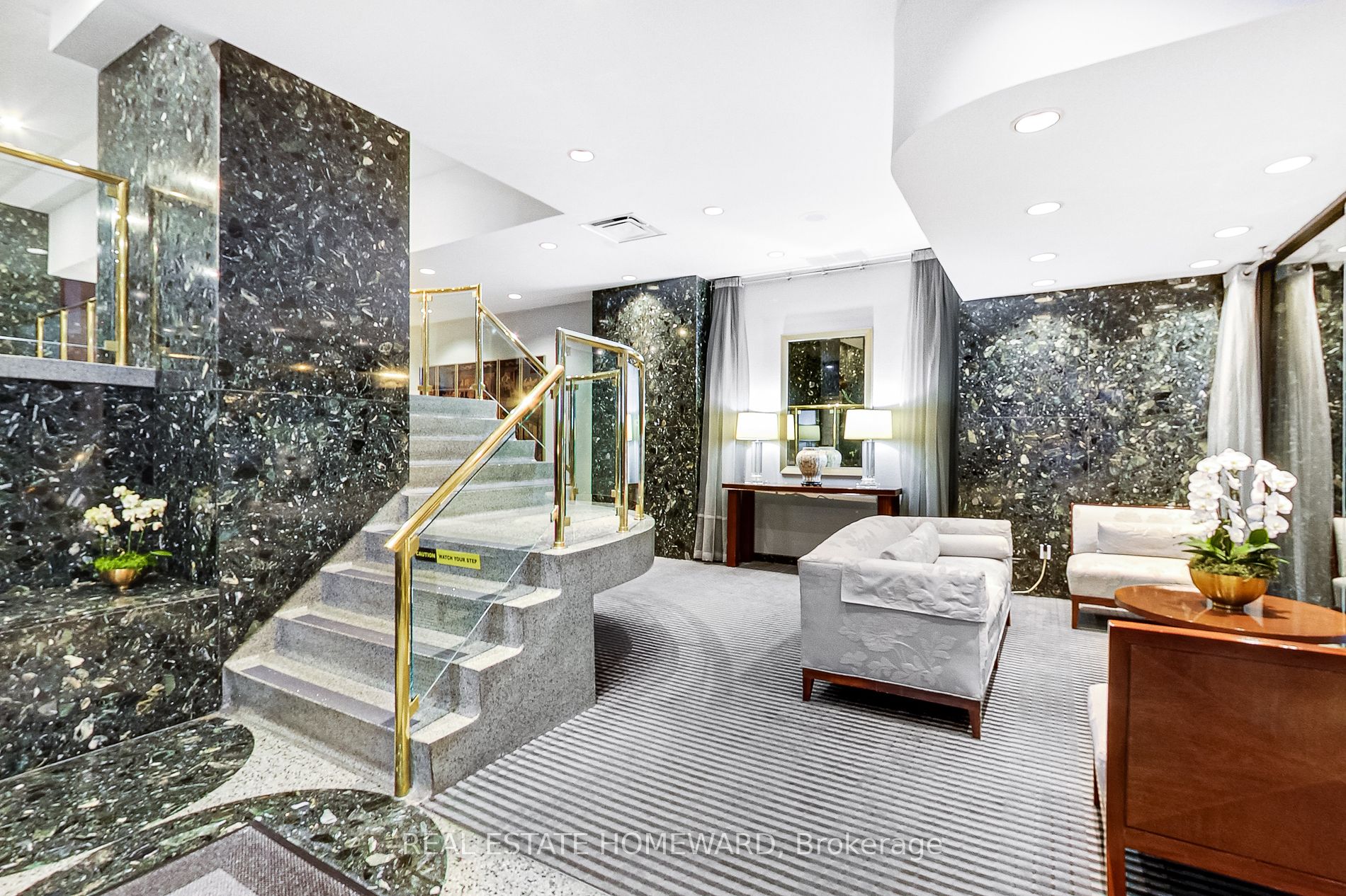 360 Bloor St E, #511