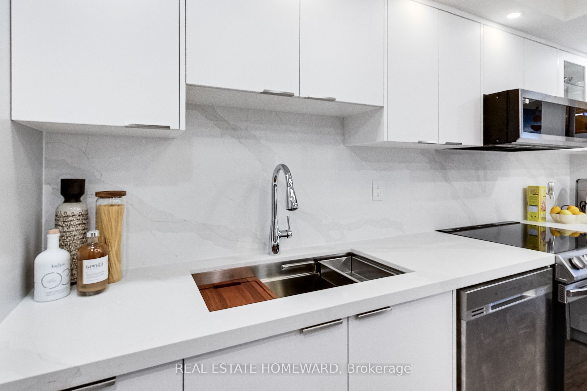 360 Bloor St E, #511
