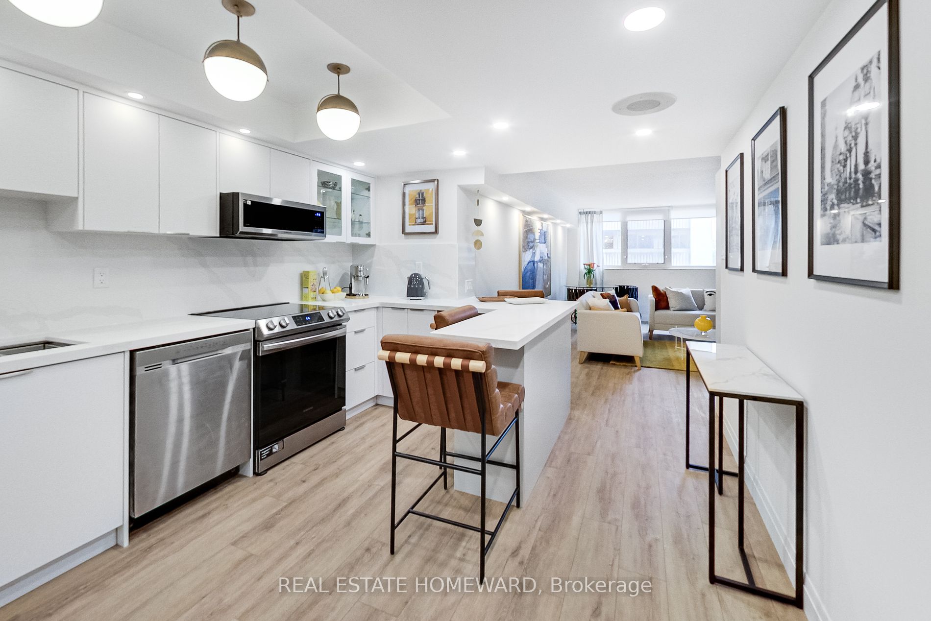 360 Bloor St E, #511