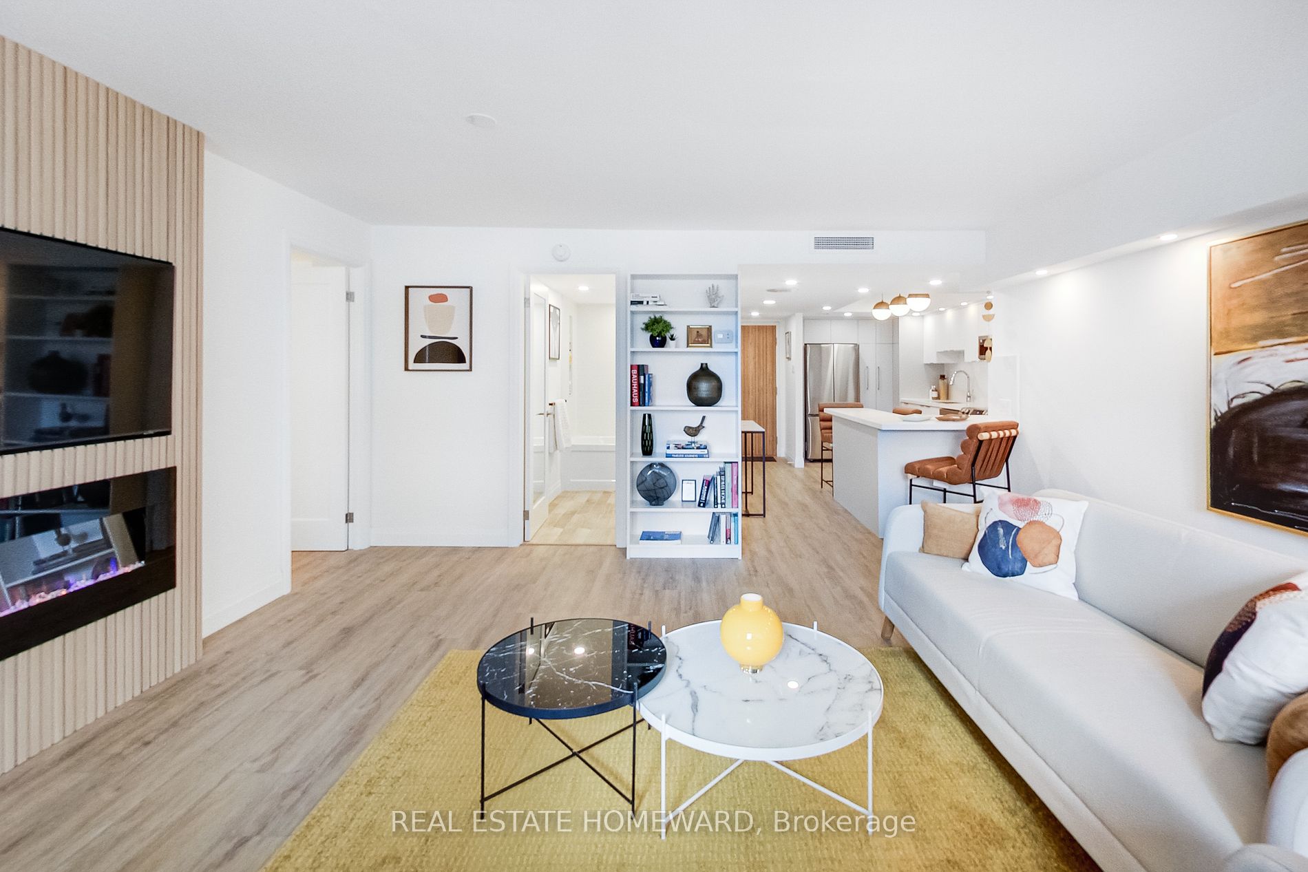360 Bloor St E, #511