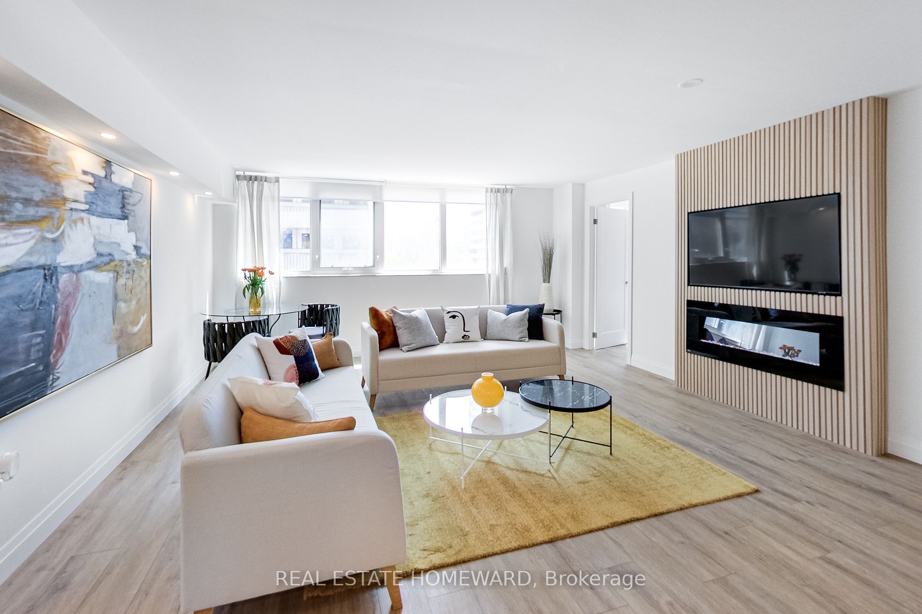 360 Bloor St E, #511