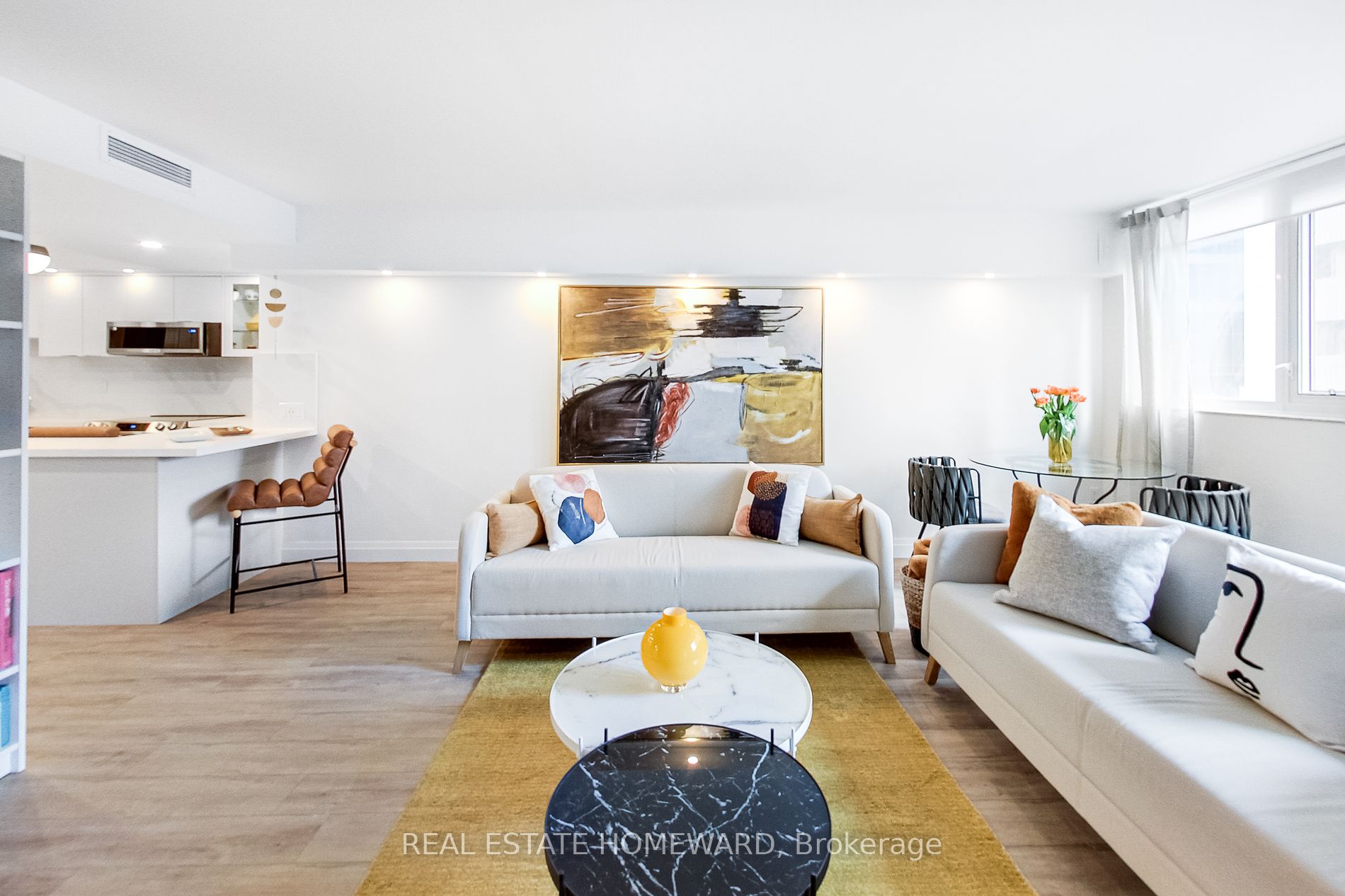 360 Bloor St E, #511