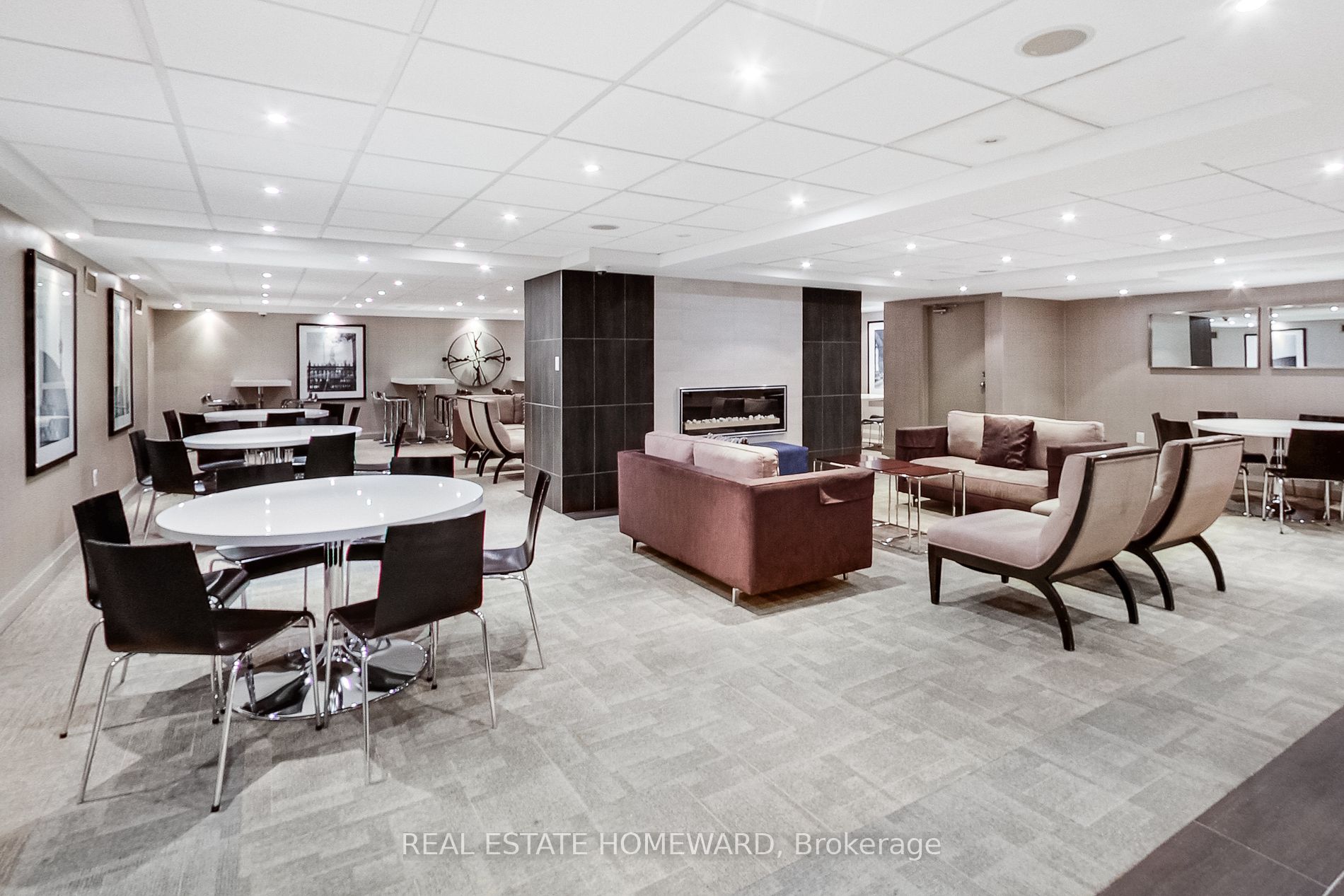 360 Bloor St E, #511