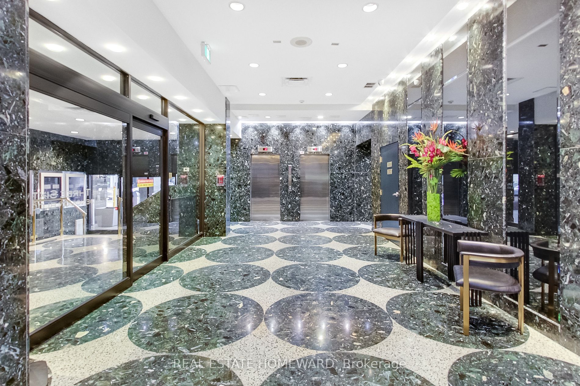 360 Bloor St E, #511