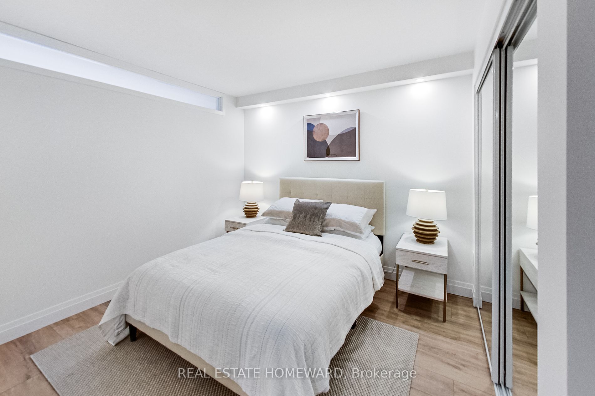 360 Bloor St E, #511