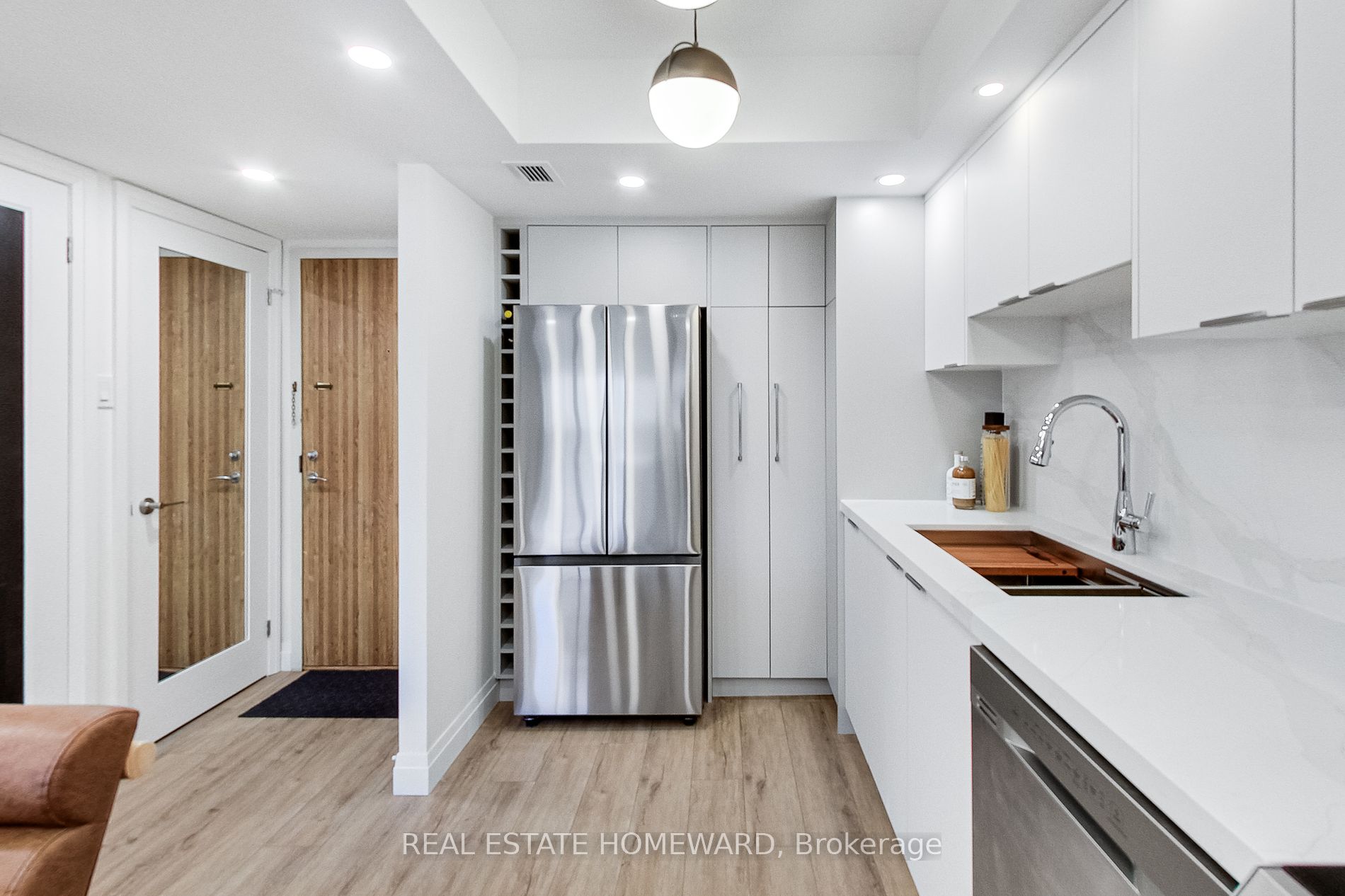 360 Bloor St E, #511