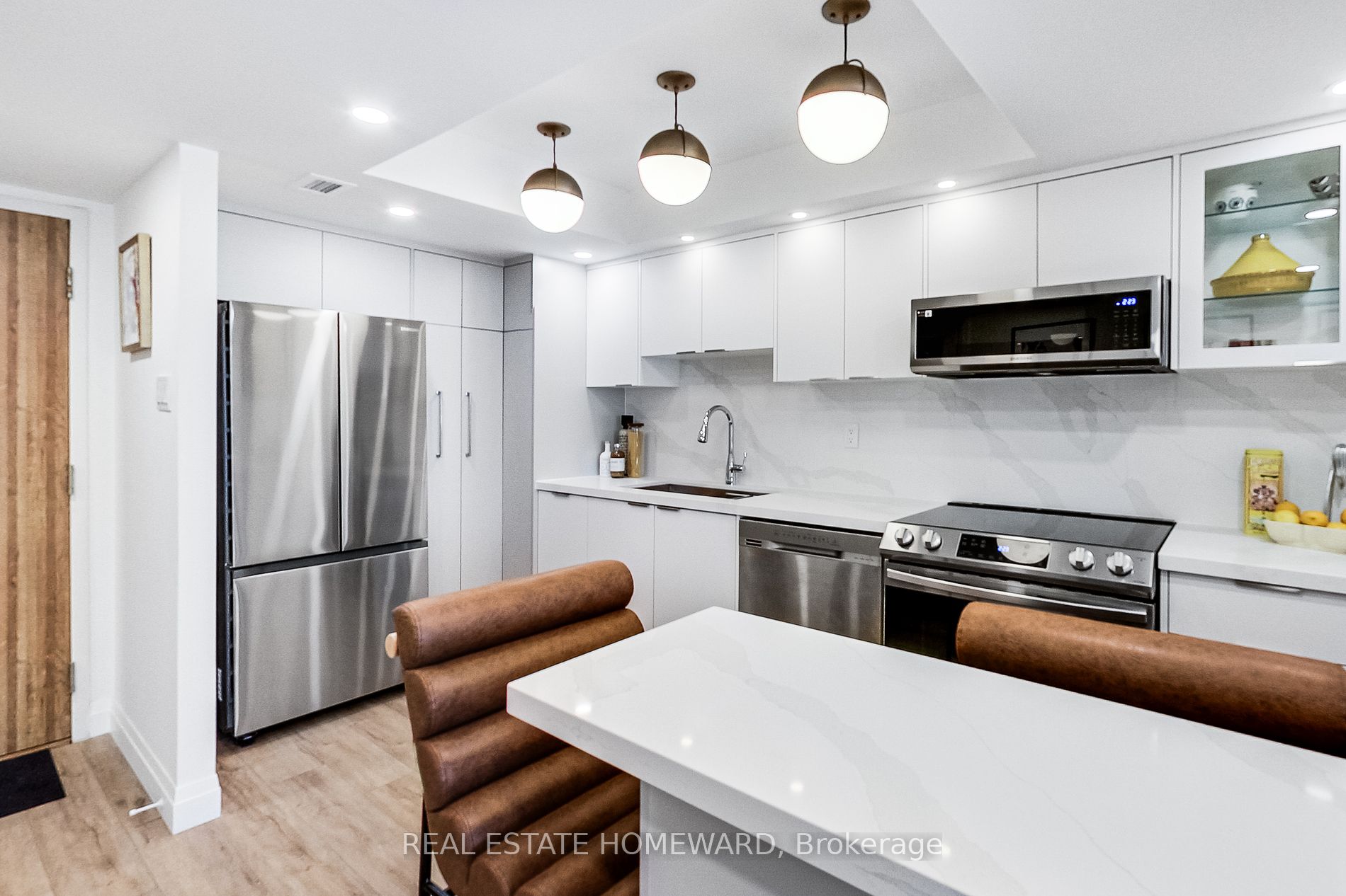 360 Bloor St E, #511