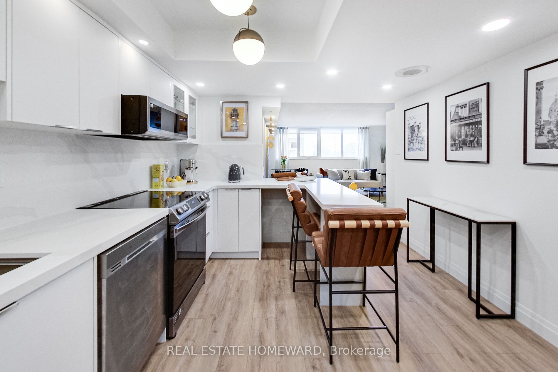 360 Bloor St E, #511