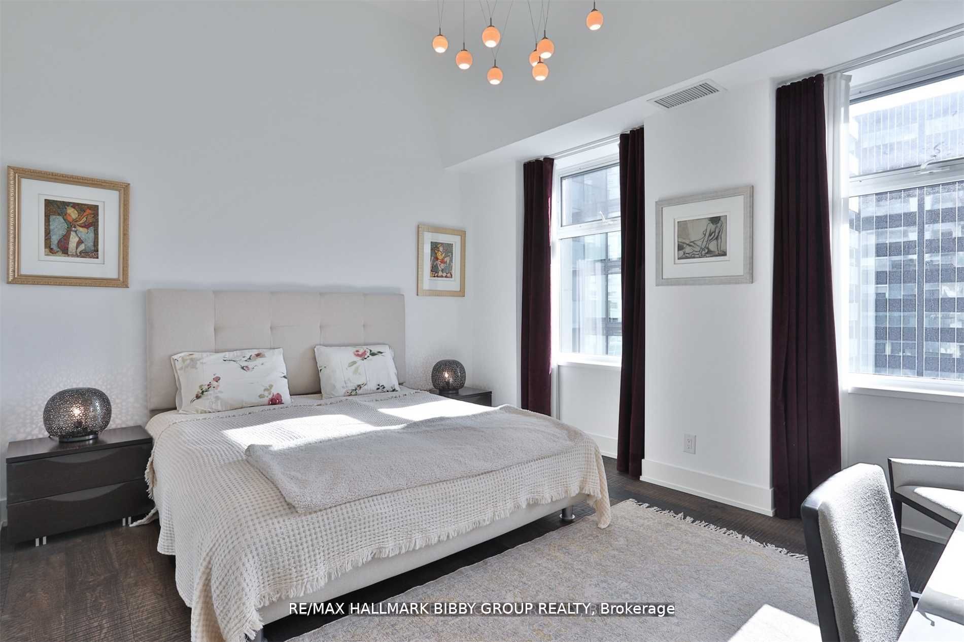 111 St Clair Ave W, #819