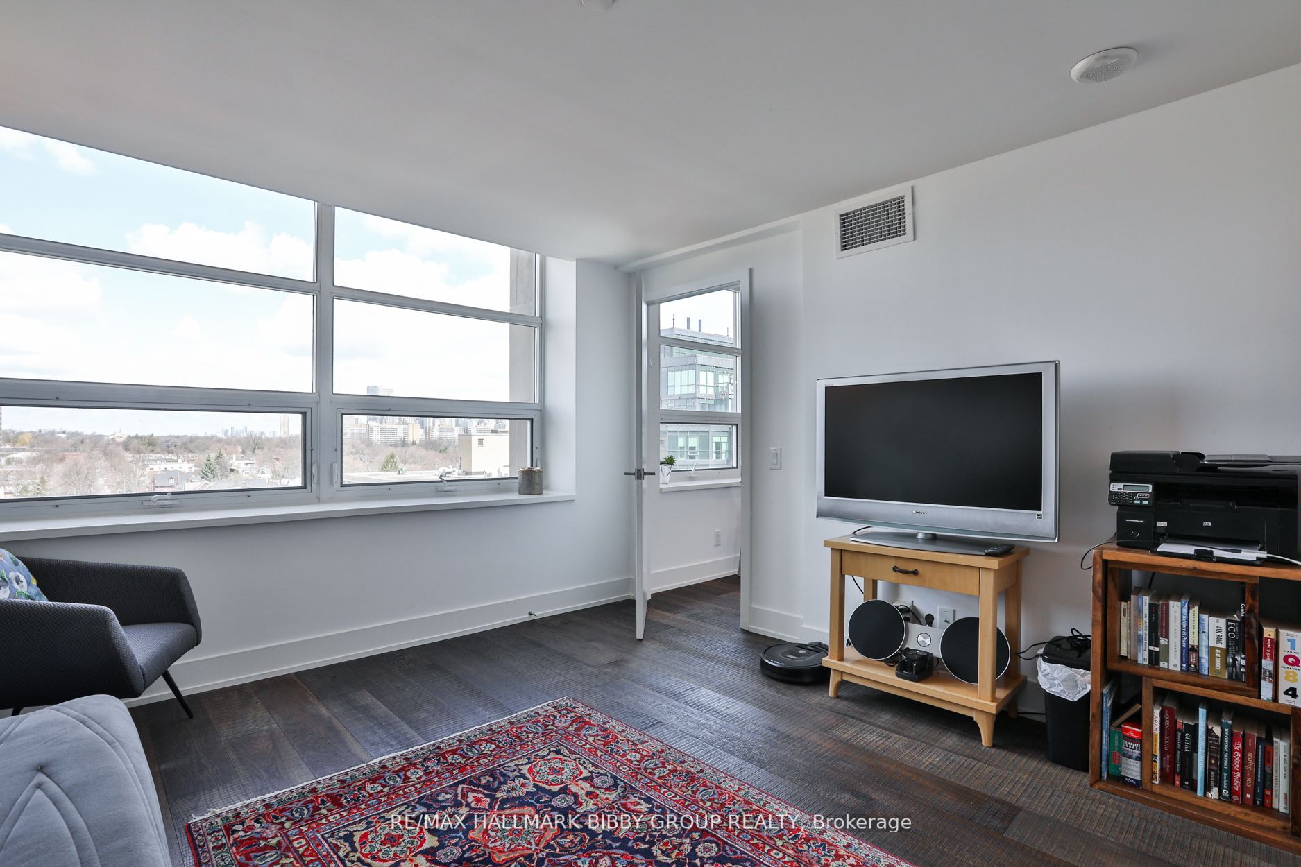 111 St Clair Ave W, #819
