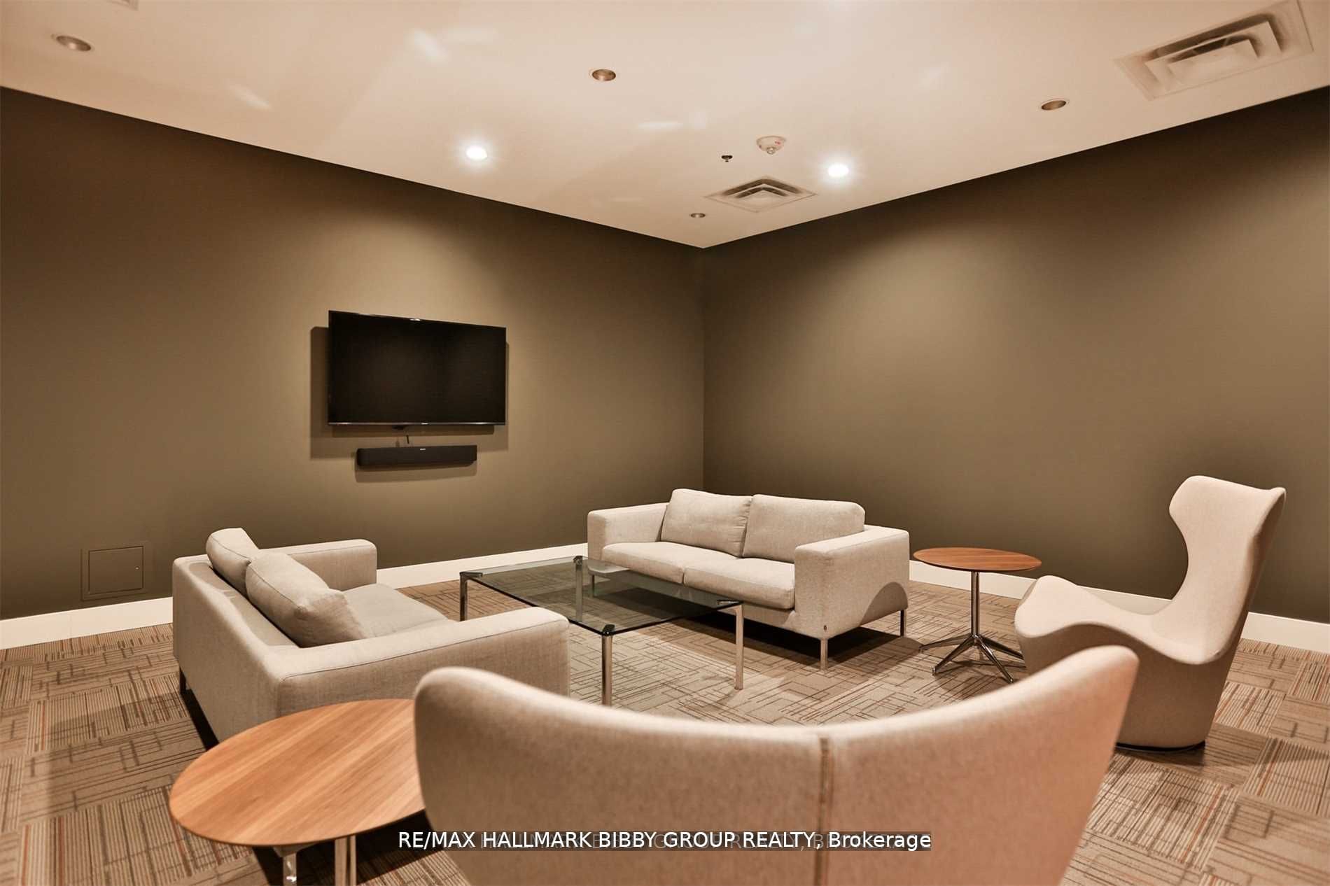 111 St Clair Ave W, #819