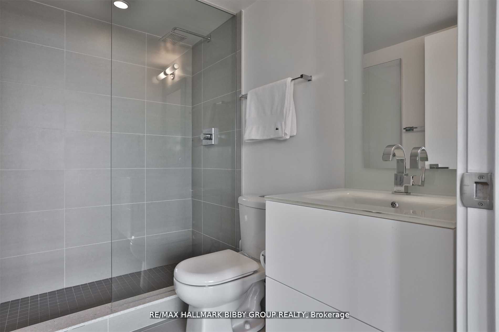 111 St Clair Ave W, #819