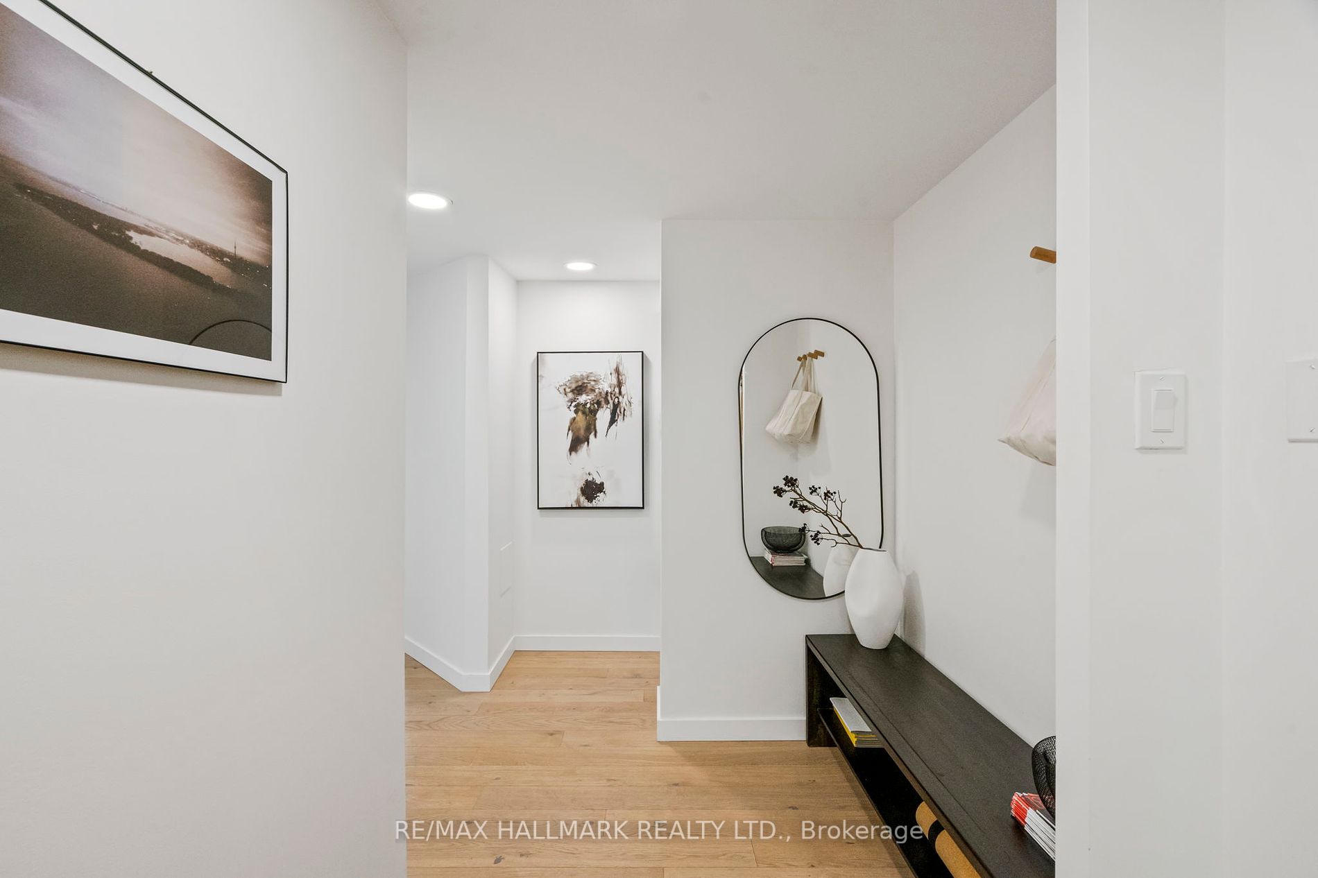77 Harbour Sq, #502