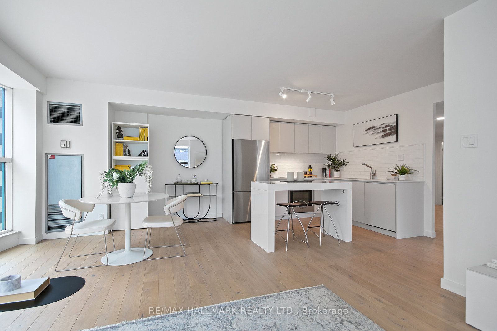 77 Harbour Sq, #502