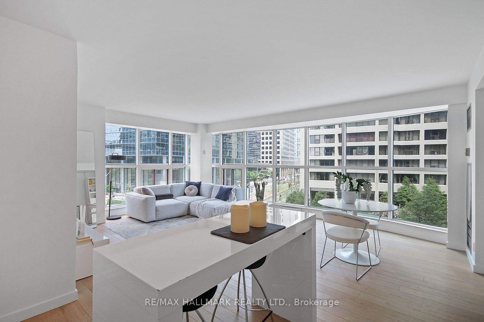 77 Harbour Sq, #502