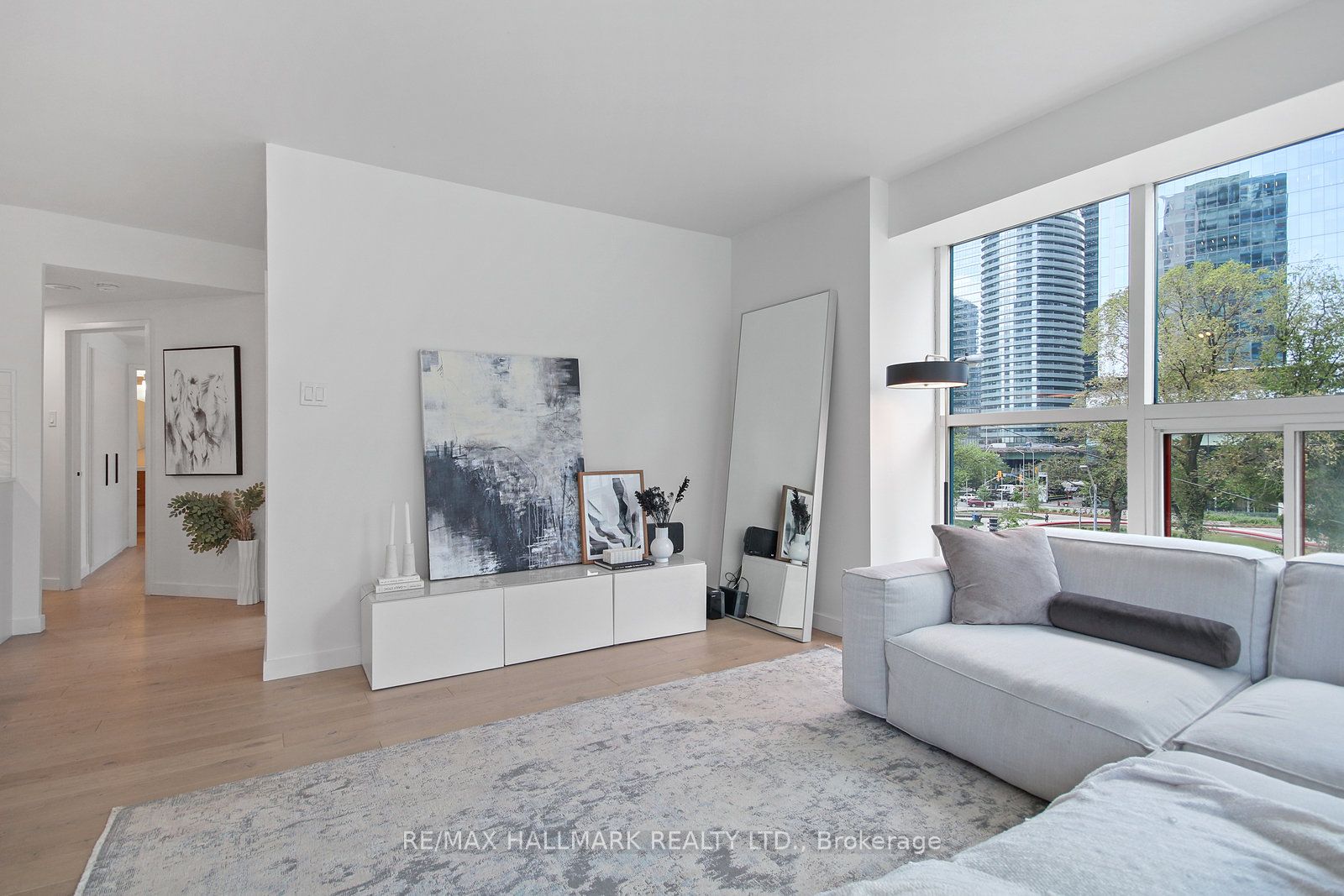 77 Harbour Sq, #502