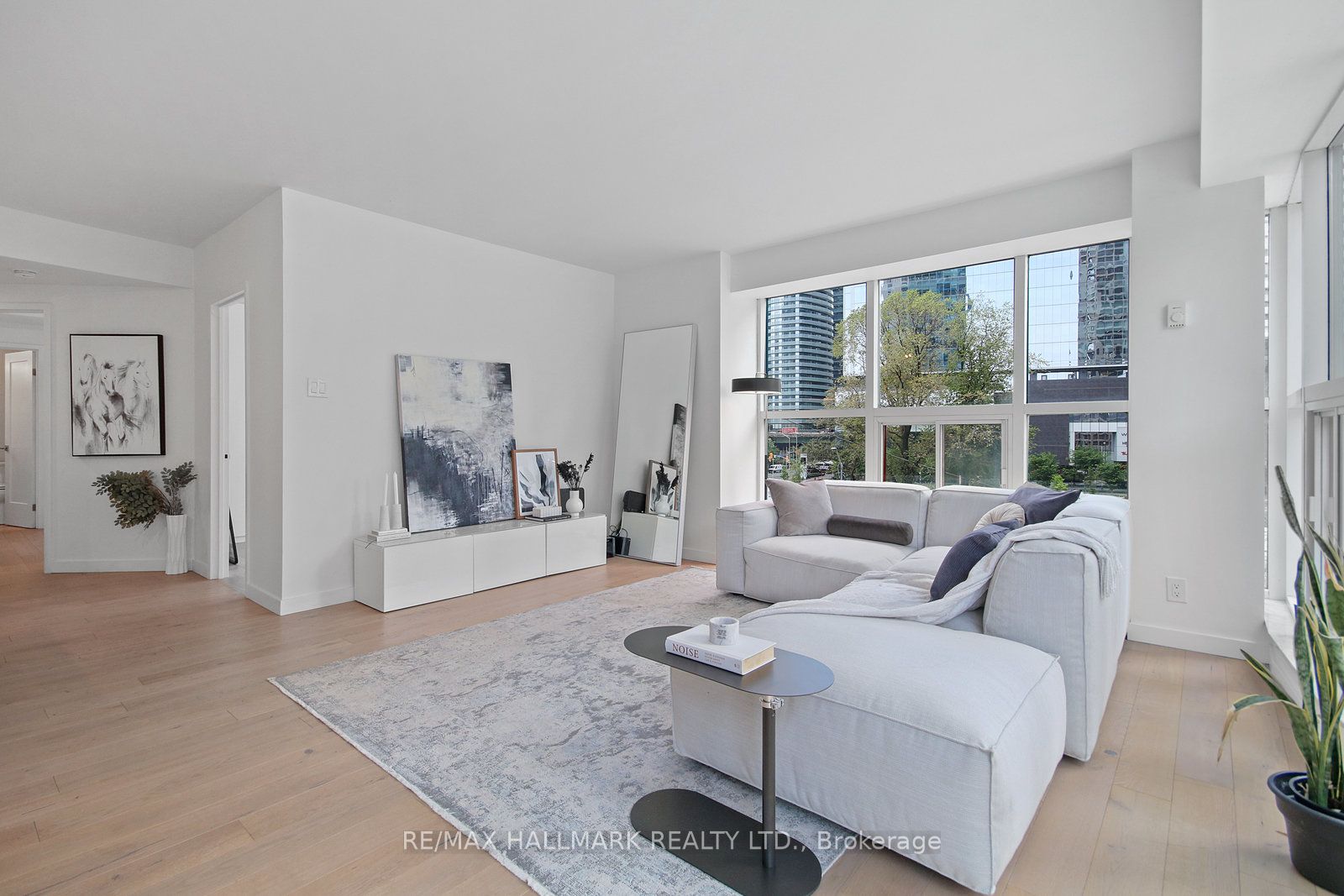 77 Harbour Sq, #502