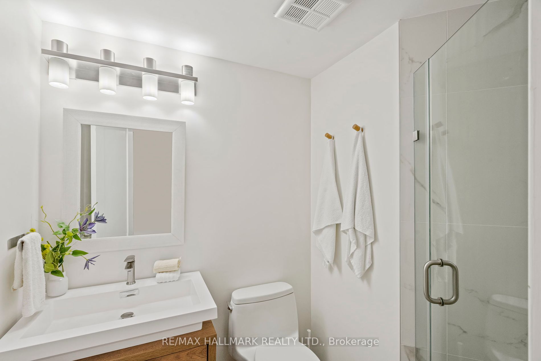 77 Harbour Sq, #502