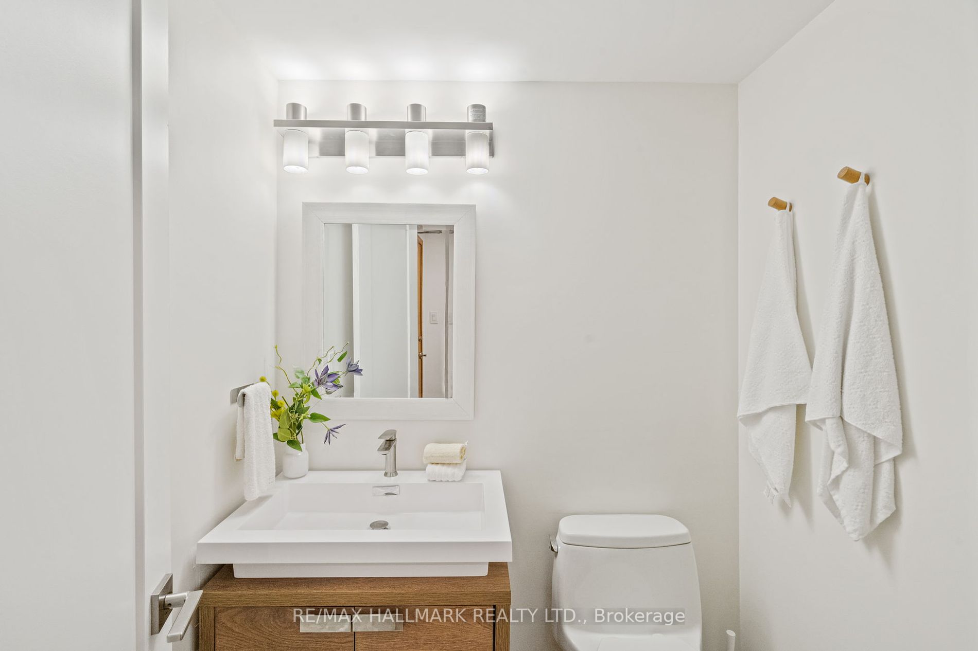 77 Harbour Sq, #502