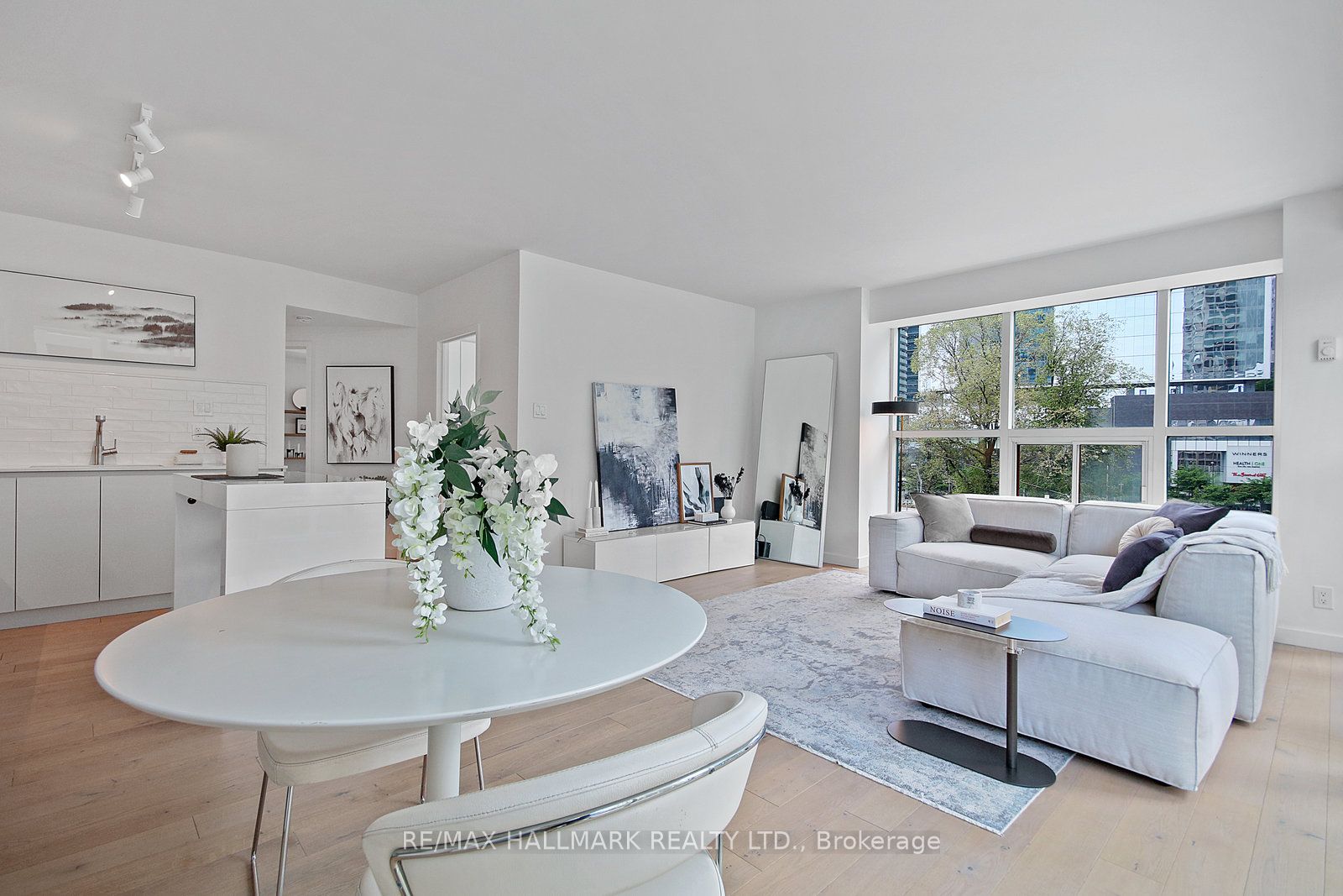 77 Harbour Sq, #502