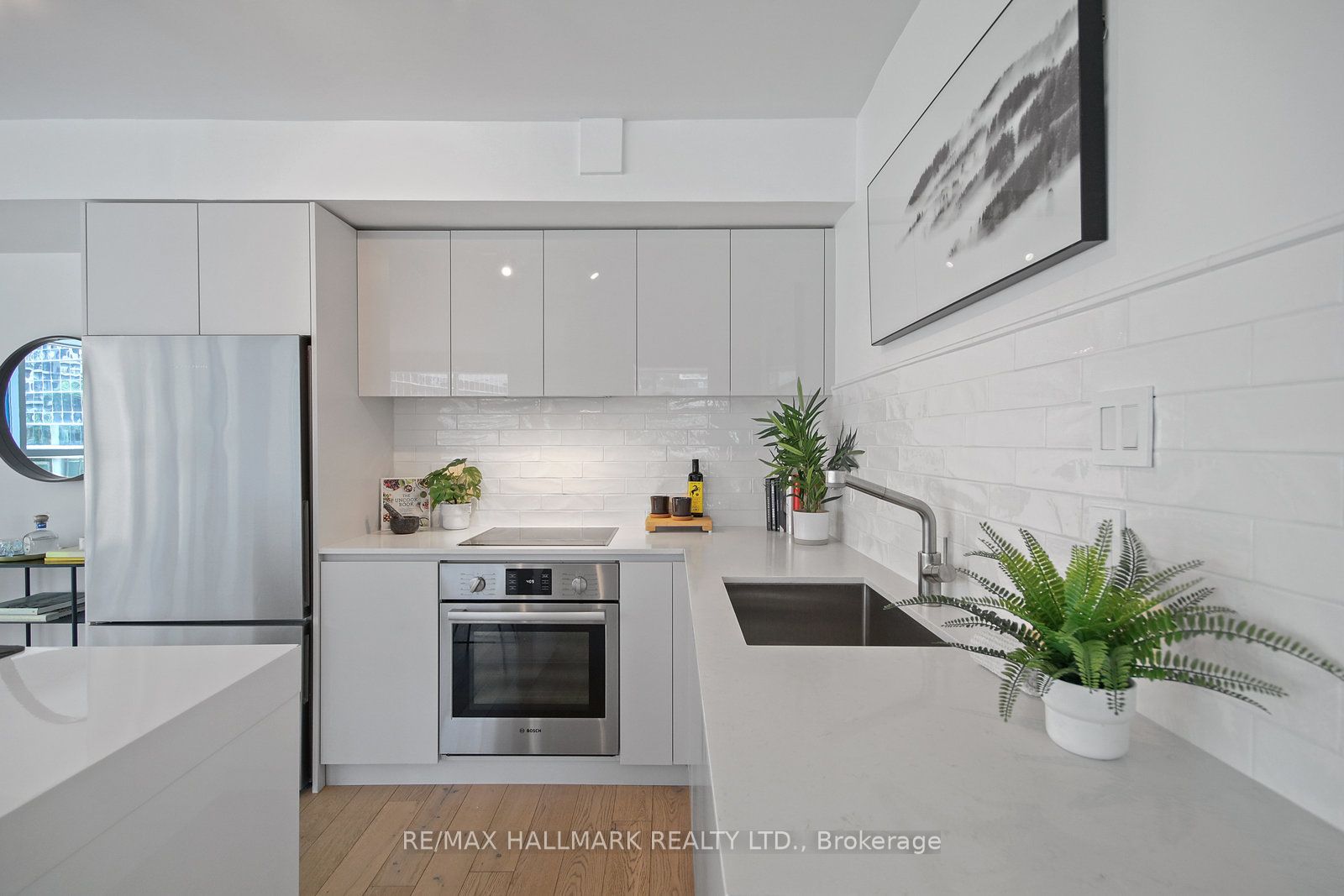 77 Harbour Sq, #502