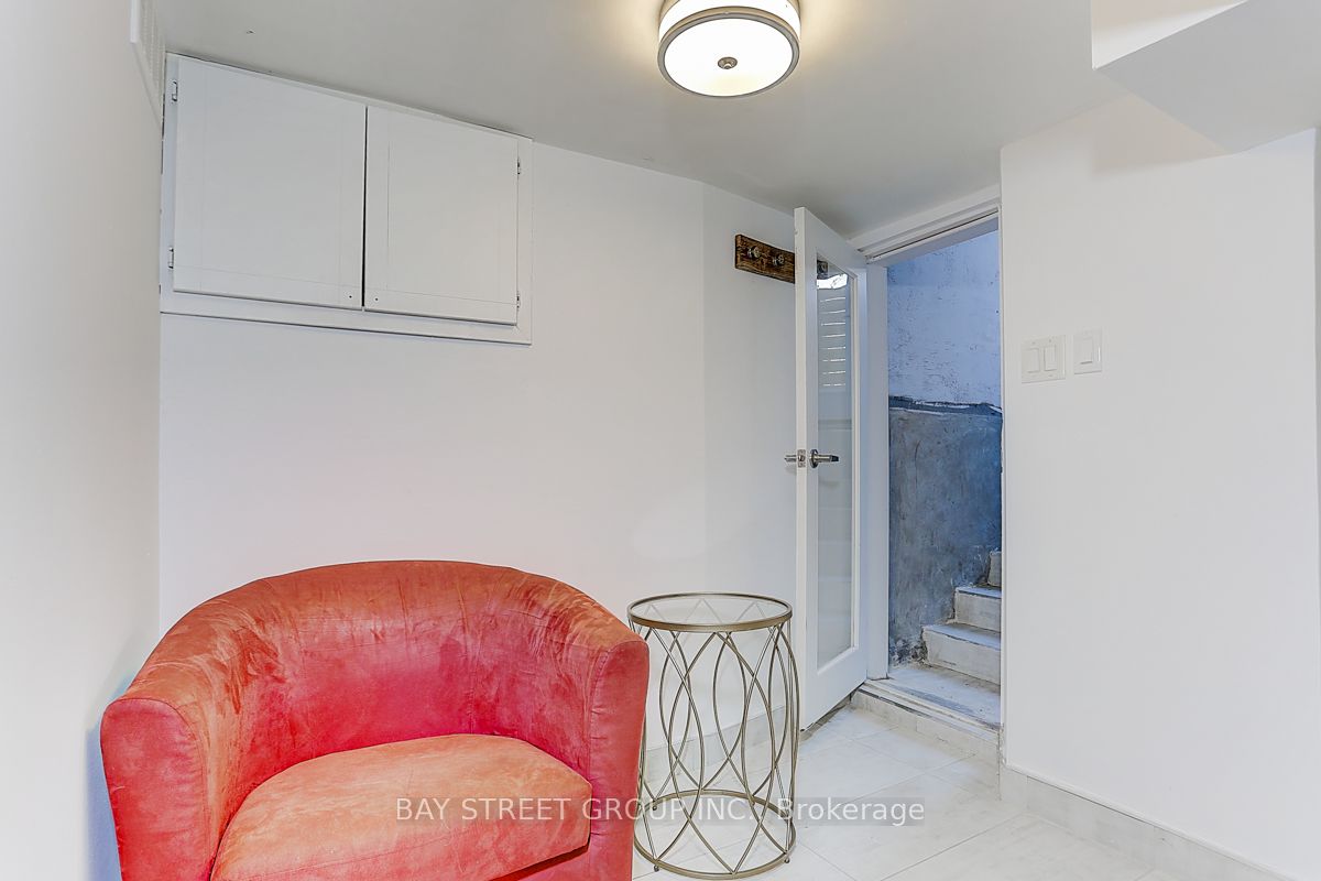 165 Howland Ave