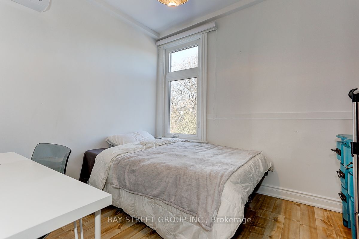 165 Howland Ave