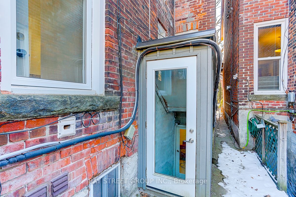 165 Howland Ave