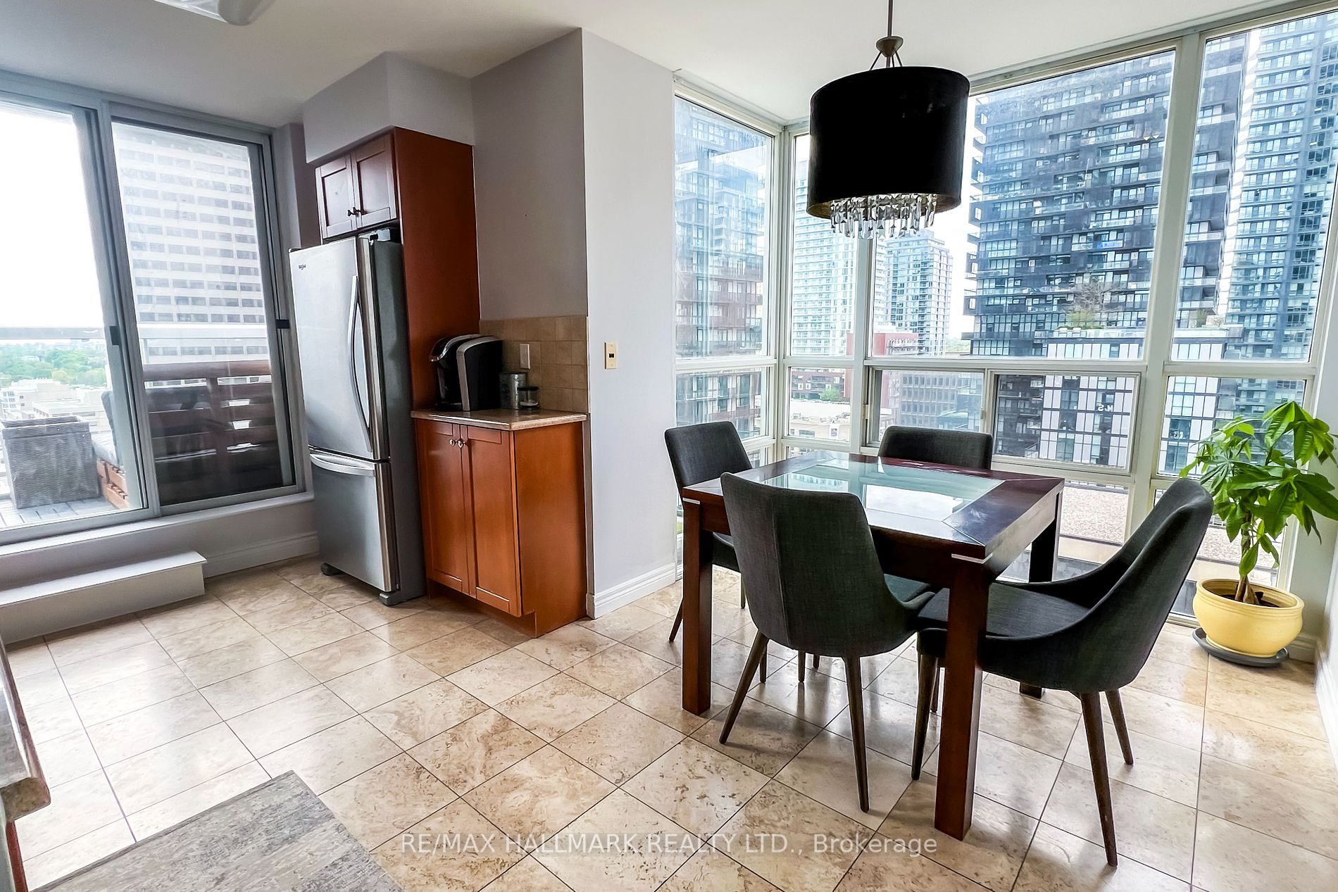 43 Eglinton Avenue E, #1902
